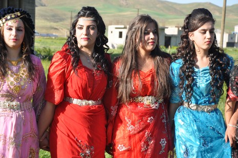 Hakkari'nin Yüksekova ilçesinde 02 - 03 Haziran 2012'de Dünya evine Giren Çiftlerimizi Sizler için Sayfamıza taşıdık. Yüksekova Güncel Ailesi olarak Tüm Çiftlerimize mutluluklar Dileriz. FOTOĞRAFLAR : Yaşar KAPLAN- Rojhat YİĞİT