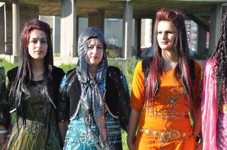 Hakkari'nin Yüksekova ilçesinde 02 - 03 Haziran 2012'de Dünya evine Giren Çiftlerimizi Sizler için Sayfamıza taşıdık. Yüksekova Güncel Ailesi olarak Tüm Çiftlerimize mutluluklar Dileriz. FOTOĞRAFLAR : Yaşar KAPLAN- Rojhat YİĞİT