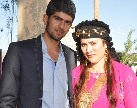 Hakkari'nin Yüksekova ilçesinde 02 - 03 Haziran 2012'de Dünya evine Giren Çiftlerimizi Sizler için Sayfamıza taşıdık. Yüksekova Güncel Ailesi olarak Tüm Çiftlerimize mutluluklar Dileriz. FOTOĞRAFLAR : Yaşar KAPLAN- Rojhat YİĞİT