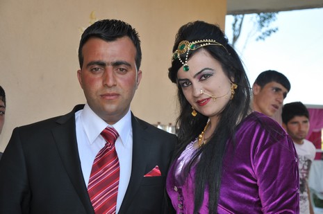 Hakkari'nin Yüksekova ilçesinde 02 - 03 Haziran 2012'de Dünya evine Giren Çiftlerimizi Sizler için Sayfamıza taşıdık. Yüksekova Güncel Ailesi olarak Tüm Çiftlerimize mutluluklar Dileriz. FOTOĞRAFLAR : Yaşar KAPLAN- Rojhat YİĞİT