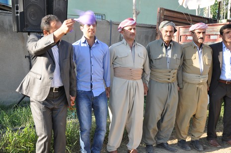 Hakkari'nin Yüksekova ilçesinde 02 - 03 Haziran 2012'de Dünya evine Giren Çiftlerimizi Sizler için Sayfamıza taşıdık. Yüksekova Güncel Ailesi olarak Tüm Çiftlerimize mutluluklar Dileriz. FOTOĞRAFLAR : Yaşar KAPLAN- Rojhat YİĞİT