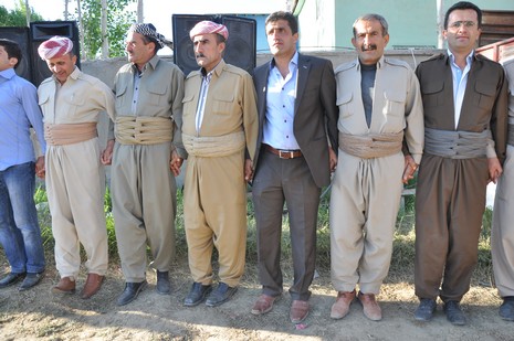 Hakkari'nin Yüksekova ilçesinde 02 - 03 Haziran 2012'de Dünya evine Giren Çiftlerimizi Sizler için Sayfamıza taşıdık. Yüksekova Güncel Ailesi olarak Tüm Çiftlerimize mutluluklar Dileriz. FOTOĞRAFLAR : Yaşar KAPLAN- Rojhat YİĞİT