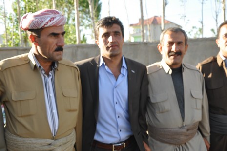 Hakkari'nin Yüksekova ilçesinde 02 - 03 Haziran 2012'de Dünya evine Giren Çiftlerimizi Sizler için Sayfamıza taşıdık. Yüksekova Güncel Ailesi olarak Tüm Çiftlerimize mutluluklar Dileriz. FOTOĞRAFLAR : Yaşar KAPLAN- Rojhat YİĞİT