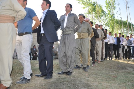 Hakkari'nin Yüksekova ilçesinde 02 - 03 Haziran 2012'de Dünya evine Giren Çiftlerimizi Sizler için Sayfamıza taşıdık. Yüksekova Güncel Ailesi olarak Tüm Çiftlerimize mutluluklar Dileriz. FOTOĞRAFLAR : Yaşar KAPLAN- Rojhat YİĞİT