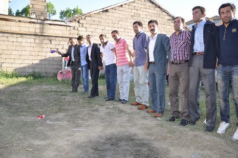 Hakkari'nin Yüksekova ilçesinde 02 - 03 Haziran 2012'de Dünya evine Giren Çiftlerimizi Sizler için Sayfamıza taşıdık. Yüksekova Güncel Ailesi olarak Tüm Çiftlerimize mutluluklar Dileriz. FOTOĞRAFLAR : Yaşar KAPLAN- Rojhat YİĞİT