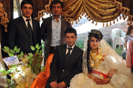 Hakkari'nin Yüksekova ilçesinde 02 - 03 Haziran 2012'de Dünya evine Giren Çiftlerimizi Sizler için Sayfamıza taşıdık. Yüksekova Güncel Ailesi olarak Tüm Çiftlerimize mutluluklar Dileriz. FOTOĞRAFLAR : Yaşar KAPLAN- Rojhat YİĞİT