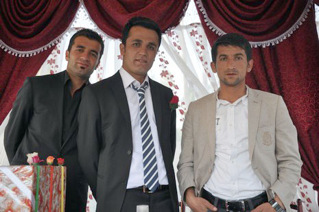 Hakkari'nin Yüksekova ilçesinde 02 - 03 Haziran 2012'de Dünya evine Giren Çiftlerimizi Sizler için Sayfamıza taşıdık. Yüksekova Güncel Ailesi olarak Tüm Çiftlerimize mutluluklar Dileriz. FOTOĞRAFLAR : Yaşar KAPLAN- Rojhat YİĞİT