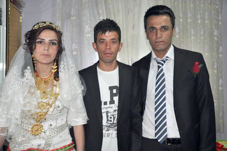 Hakkari'nin Yüksekova ilçesinde 02 - 03 Haziran 2012'de Dünya evine Giren Çiftlerimizi Sizler için Sayfamıza taşıdık. Yüksekova Güncel Ailesi olarak Tüm Çiftlerimize mutluluklar Dileriz. FOTOĞRAFLAR : Yaşar KAPLAN- Rojhat YİĞİT