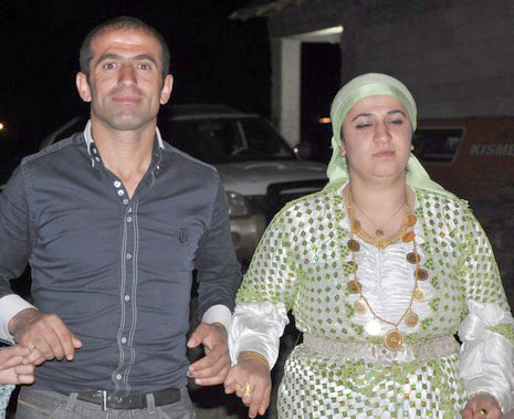 Hakkari'nin Yüksekova ilçesinde 02 - 03 Haziran 2012'de Dünya evine Giren Çiftlerimizi Sizler için Sayfamıza taşıdık. Yüksekova Güncel Ailesi olarak Tüm Çiftlerimize mutluluklar Dileriz. FOTOĞRAFLAR : Yaşar KAPLAN- Rojhat YİĞİT