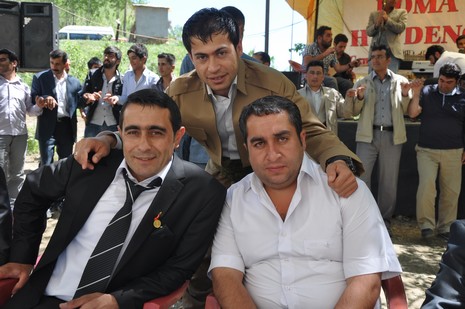 Hakkari'nin Yüksekova ilçesinde 02 - 03 Haziran 2012'de Dünya evine Giren Çiftlerimizi Sizler için Sayfamıza taşıdık. Yüksekova Güncel Ailesi olarak Tüm Çiftlerimize mutluluklar Dileriz. FOTOĞRAFLAR : Yaşar KAPLAN- Rojhat YİĞİT