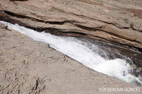 Baharı bir başka, kışı bir başka kokan güzel ilçemizin dağlarında buram buram özgürlük kokuyor. Yüksekovada dört mevsimi bir arada yaşamının güzelliğini siz okuyucularımız için görüntüledik. 