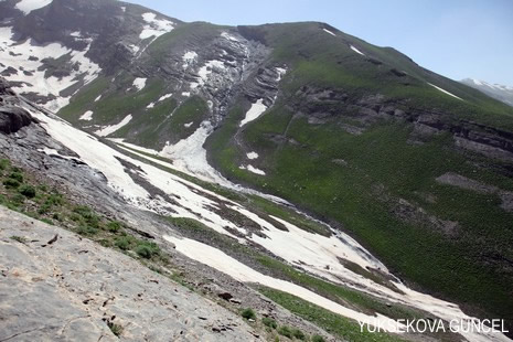 Baharı bir başka, kışı bir başka kokan güzel ilçemizin dağlarında buram buram özgürlük kokuyor. Yüksekovada dört mevsimi bir arada yaşamının güzelliğini siz okuyucularımız için görüntüledik. 