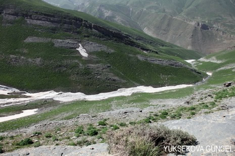 Baharı bir başka, kışı bir başka kokan güzel ilçemizin dağlarında buram buram özgürlük kokuyor. Yüksekovada dört mevsimi bir arada yaşamının güzelliğini siz okuyucularımız için görüntüledik. 