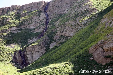 Baharı bir başka, kışı bir başka kokan güzel ilçemizin dağlarında buram buram özgürlük kokuyor. Yüksekovada dört mevsimi bir arada yaşamının güzelliğini siz okuyucularımız için görüntüledik. 