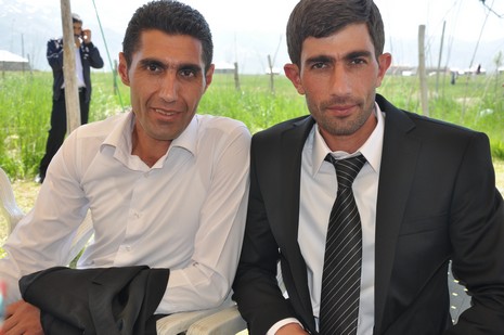 Hakkari'nin Yüksekova ilçesinde 09-10 Haziran 2012'de dünya evine giren çiftlerimizi sizlerler için sayfamıza taşıdık. Yüksekova Güncel Ailesi olarak tüm çitflerimize mutluluklar dileriz. Görüntüler: Foto: Yaşar Kaplan - Sinan Akkurt