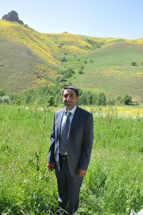 Hakkari'nin Yüksekova ilçesinde 09-10 Haziran 2012'de dünya evine giren çiftlerimizi sizlerler için sayfamıza taşıdık. Yüksekova Güncel Ailesi olarak tüm çitflerimize mutluluklar dileriz. Görüntüler: Foto: Yaşar Kaplan - Sinan Akkurt