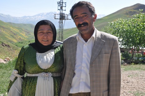 Hakkari'nin Yüksekova ilçesinde 09-10 Haziran 2012'de dünya evine giren çiftlerimizi sizlerler için sayfamıza taşıdık. Yüksekova Güncel Ailesi olarak tüm çitflerimize mutluluklar dileriz. Görüntüler: Foto: Yaşar Kaplan - Sinan Akkurt