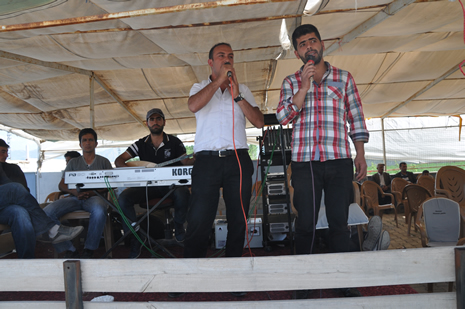 Hakkari'nin Yüksekova ilçesinde 09-10 Haziran 2012'de dünya evine giren çiftlerimizi sizlerler için sayfamıza taşıdık. Yüksekova Güncel Ailesi olarak tüm çitflerimize mutluluklar dileriz. Görüntüler: Foto: Yaşar Kaplan - Sinan Akkurt