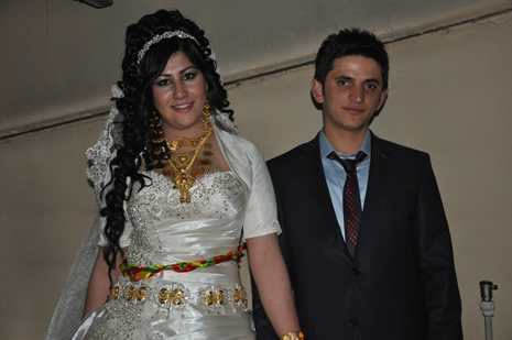 Hakkari'nin Yüksekova ilçesinde 09-10 Haziran 2012'de dünya evine giren çiftlerimizi sizlerler için sayfamıza taşıdık. Yüksekova Güncel Ailesi olarak tüm çitflerimize mutluluklar dileriz. Görüntüler: Foto: Yaşar Kaplan - Sinan Akkurt