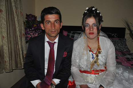 Hakkari'nin Yüksekova ilçesinde 09-10 Haziran 2012'de dünya evine giren çiftlerimizi sizlerler için sayfamıza taşıdık. Yüksekova Güncel Ailesi olarak tüm çitflerimize mutluluklar dileriz. Görüntüler: Foto: Yaşar Kaplan - Sinan Akkurt