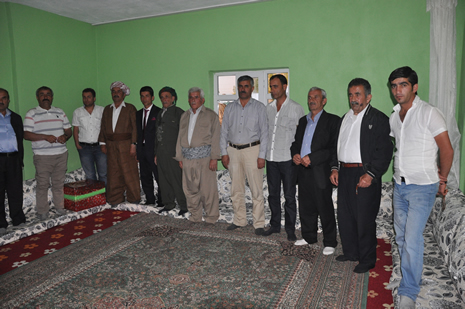 Hakkari'nin Yüksekova ilçesinde 09-10 Haziran 2012'de dünya evine giren çiftlerimizi sizlerler için sayfamıza taşıdık. Yüksekova Güncel Ailesi olarak tüm çitflerimize mutluluklar dileriz. Görüntüler: Foto: Yaşar Kaplan - Sinan Akkurt