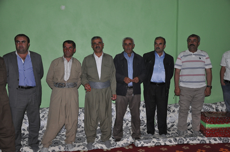 Hakkari'nin Yüksekova ilçesinde 09-10 Haziran 2012'de dünya evine giren çiftlerimizi sizlerler için sayfamıza taşıdık. Yüksekova Güncel Ailesi olarak tüm çitflerimize mutluluklar dileriz. Görüntüler: Foto: Yaşar Kaplan - Sinan Akkurt