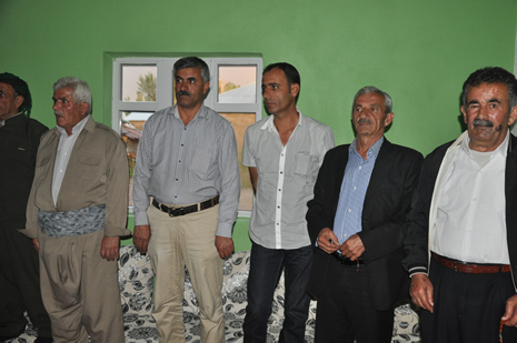 Hakkari'nin Yüksekova ilçesinde 09-10 Haziran 2012'de dünya evine giren çiftlerimizi sizlerler için sayfamıza taşıdık. Yüksekova Güncel Ailesi olarak tüm çitflerimize mutluluklar dileriz. Görüntüler: Foto: Yaşar Kaplan - Sinan Akkurt