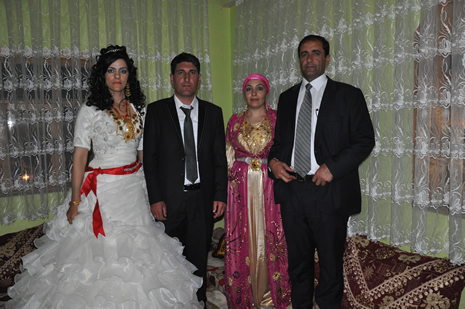 Hakkari'nin Yüksekova ilçesinde 09-10 Haziran 2012'de dünya evine giren çiftlerimizi sizlerler için sayfamıza taşıdık. Yüksekova Güncel Ailesi olarak tüm çitflerimize mutluluklar dileriz. Görüntüler: Foto: Yaşar Kaplan - Sinan Akkurt