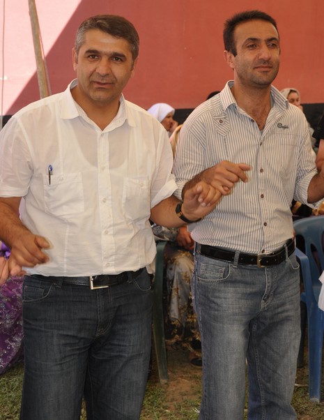 Hakkari'nin Yüksekova ilçesinde 09-10 Haziran 2012'de dünya evine giren çiftlerimizi sizlerler için sayfamıza taşıdık. Yüksekova Güncel Ailesi olarak tüm çitflerimize mutluluklar dileriz. Görüntüler: Foto: Yaşar Kaplan - Sinan Akkurt