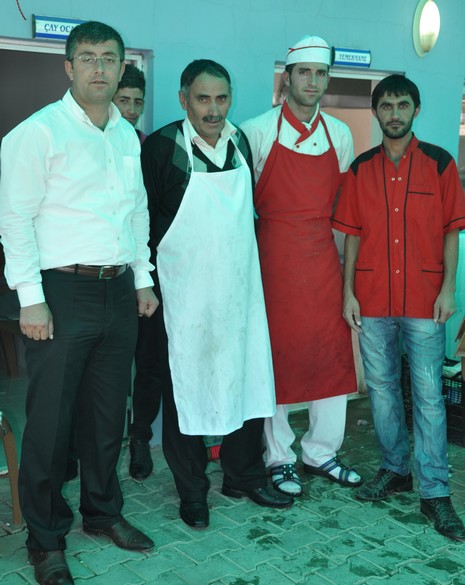 Hakkari'nin Yüksekova ilçesinde 09-10 Haziran 2012'de dünya evine giren çiftlerimizi sizlerler için sayfamıza taşıdık. Yüksekova Güncel Ailesi olarak tüm çitflerimize mutluluklar dileriz. Görüntüler: Foto: Yaşar Kaplan - Sinan Akkurt