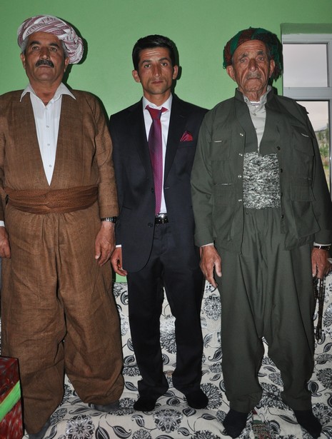 Hakkari'nin Yüksekova ilçesinde 09-10 Haziran 2012'de dünya evine giren çiftlerimizi sizlerler için sayfamıza taşıdık. Yüksekova Güncel Ailesi olarak tüm çitflerimize mutluluklar dileriz. Görüntüler: Foto: Yaşar Kaplan - Sinan Akkurt