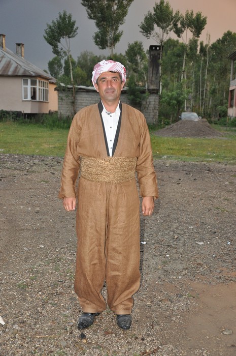 Hakkari'nin Yüksekova ilçesinde 09-10 Haziran 2012'de dünya evine giren çiftlerimizi sizlerler için sayfamıza taşıdık. Yüksekova Güncel Ailesi olarak tüm çitflerimize mutluluklar dileriz. Görüntüler: Foto: Yaşar Kaplan - Sinan Akkurt