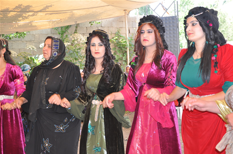 Yüksekova'da 16-17 Haziran 2012'de dünya evine giren çiftlerimizi sizlerler için sayfamıza taşıdık. Yüksekova Güncel Ailesi olarak tüm çitflerimize mutluluklar dileriz. Görüntüler: Foto: Yaşar Kaplan - Sinan Akkurt