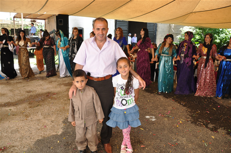 Yüksekova'da 16-17 Haziran 2012'de dünya evine giren çiftlerimizi sizlerler için sayfamıza taşıdık. Yüksekova Güncel Ailesi olarak tüm çitflerimize mutluluklar dileriz. Görüntüler: Foto: Yaşar Kaplan - Sinan Akkurt