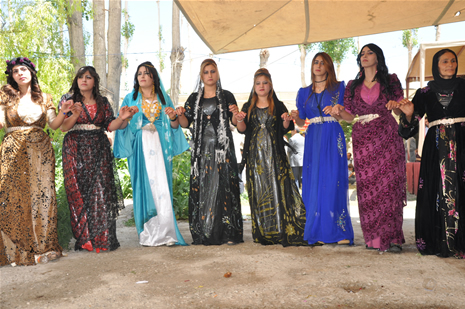 Yüksekova'da 16-17 Haziran 2012'de dünya evine giren çiftlerimizi sizlerler için sayfamıza taşıdık. Yüksekova Güncel Ailesi olarak tüm çitflerimize mutluluklar dileriz. Görüntüler: Foto: Yaşar Kaplan - Sinan Akkurt