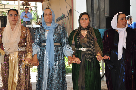 Yüksekova'da 16-17 Haziran 2012'de dünya evine giren çiftlerimizi sizlerler için sayfamıza taşıdık. Yüksekova Güncel Ailesi olarak tüm çitflerimize mutluluklar dileriz. Görüntüler: Foto: Yaşar Kaplan - Sinan Akkurt