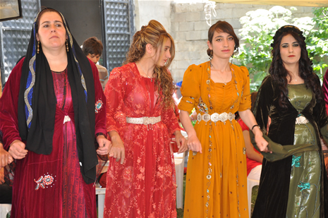 Yüksekova'da 16-17 Haziran 2012'de dünya evine giren çiftlerimizi sizlerler için sayfamıza taşıdık. Yüksekova Güncel Ailesi olarak tüm çitflerimize mutluluklar dileriz. Görüntüler: Foto: Yaşar Kaplan - Sinan Akkurt