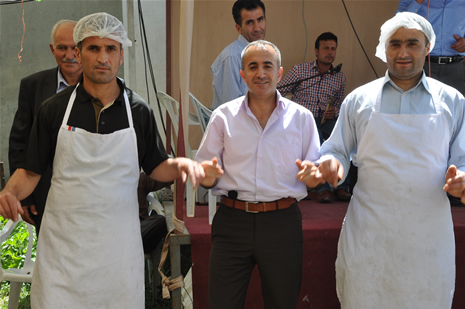 Yüksekova'da 16-17 Haziran 2012'de dünya evine giren çiftlerimizi sizlerler için sayfamıza taşıdık. Yüksekova Güncel Ailesi olarak tüm çitflerimize mutluluklar dileriz. Görüntüler: Foto: Yaşar Kaplan - Sinan Akkurt