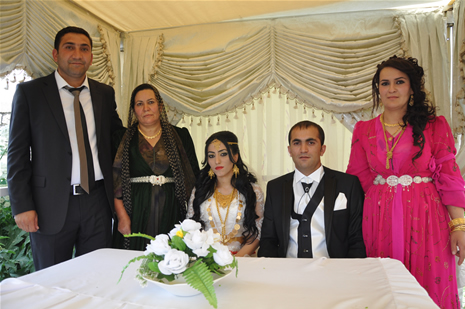 Yüksekova'da 16-17 Haziran 2012'de dünya evine giren çiftlerimizi sizlerler için sayfamıza taşıdık. Yüksekova Güncel Ailesi olarak tüm çitflerimize mutluluklar dileriz. Görüntüler: Foto: Yaşar Kaplan - Sinan Akkurt