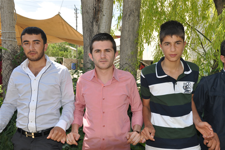 Yüksekova'da 16-17 Haziran 2012'de dünya evine giren çiftlerimizi sizlerler için sayfamıza taşıdık. Yüksekova Güncel Ailesi olarak tüm çitflerimize mutluluklar dileriz. Görüntüler: Foto: Yaşar Kaplan - Sinan Akkurt