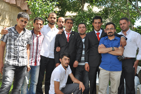 Yüksekova'da 16-17 Haziran 2012'de dünya evine giren çiftlerimizi sizlerler için sayfamıza taşıdık. Yüksekova Güncel Ailesi olarak tüm çitflerimize mutluluklar dileriz. Görüntüler: Foto: Yaşar Kaplan - Sinan Akkurt