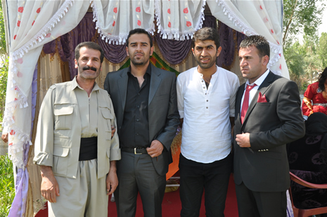 Yüksekova'da 16-17 Haziran 2012'de dünya evine giren çiftlerimizi sizlerler için sayfamıza taşıdık. Yüksekova Güncel Ailesi olarak tüm çitflerimize mutluluklar dileriz. Görüntüler: Foto: Yaşar Kaplan - Sinan Akkurt