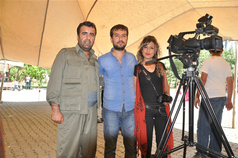 Yüksekova'da 16-17 Haziran 2012'de dünya evine giren çiftlerimizi sizlerler için sayfamıza taşıdık. Yüksekova Güncel Ailesi olarak tüm çitflerimize mutluluklar dileriz. Görüntüler: Foto: Yaşar Kaplan - Sinan Akkurt