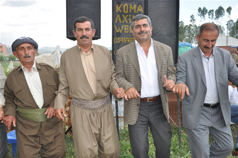 Yüksekova'da 16-17 Haziran 2012'de dünya evine giren çiftlerimizi sizlerler için sayfamıza taşıdık. Yüksekova Güncel Ailesi olarak tüm çitflerimize mutluluklar dileriz. Görüntüler: Foto: Yaşar Kaplan - Sinan Akkurt