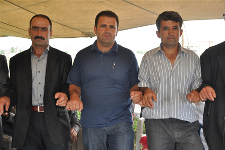 Yüksekova'da 16-17 Haziran 2012'de dünya evine giren çiftlerimizi sizlerler için sayfamıza taşıdık. Yüksekova Güncel Ailesi olarak tüm çitflerimize mutluluklar dileriz. Görüntüler: Foto: Yaşar Kaplan - Sinan Akkurt