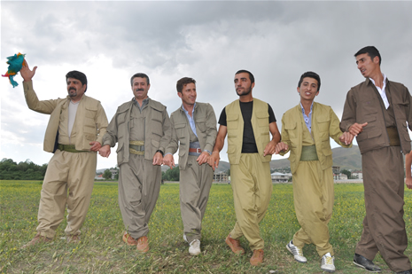 Yüksekova'da 16-17 Haziran 2012'de dünya evine giren çiftlerimizi sizlerler için sayfamıza taşıdık. Yüksekova Güncel Ailesi olarak tüm çitflerimize mutluluklar dileriz. Görüntüler: Foto: Yaşar Kaplan - Sinan Akkurt