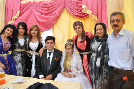 Yüksekova'da 16-17 Haziran 2012'de dünya evine giren çiftlerimizi sizlerler için sayfamıza taşıdık. Yüksekova Güncel Ailesi olarak tüm çitflerimize mutluluklar dileriz. Görüntüler: Foto: Yaşar Kaplan - Sinan Akkurt