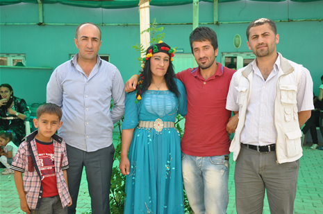 Yüksekova'da 16-17 Haziran 2012'de dünya evine giren çiftlerimizi sizlerler için sayfamıza taşıdık. Yüksekova Güncel Ailesi olarak tüm çitflerimize mutluluklar dileriz. Görüntüler: Foto: Yaşar Kaplan - Sinan Akkurt