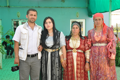 Yüksekova'da 16-17 Haziran 2012'de dünya evine giren çiftlerimizi sizlerler için sayfamıza taşıdık. Yüksekova Güncel Ailesi olarak tüm çitflerimize mutluluklar dileriz. Görüntüler: Foto: Yaşar Kaplan - Sinan Akkurt