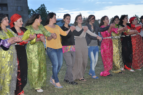 Yüksekova'da 16-17 Haziran 2012'de dünya evine giren çiftlerimizi sizlerler için sayfamıza taşıdık. Yüksekova Güncel Ailesi olarak tüm çitflerimize mutluluklar dileriz. Görüntüler: Foto: Yaşar Kaplan - Sinan Akkurt